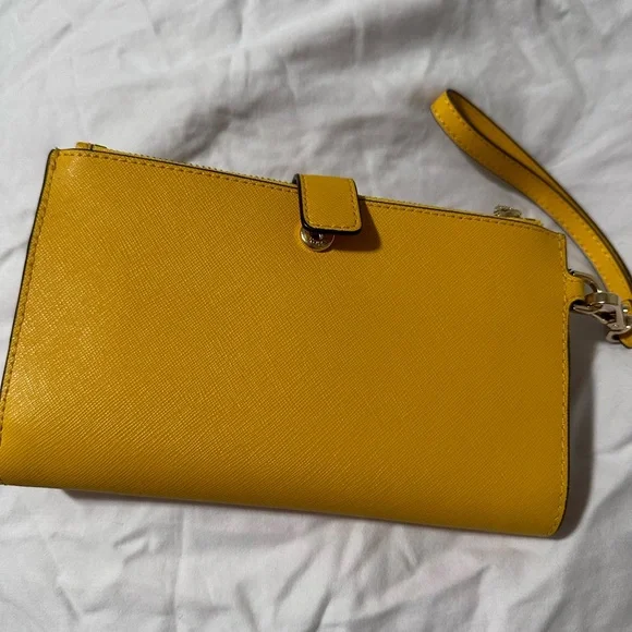 Michael Kors Travel Jet Set Tech Wallet - Picture 6 of 11